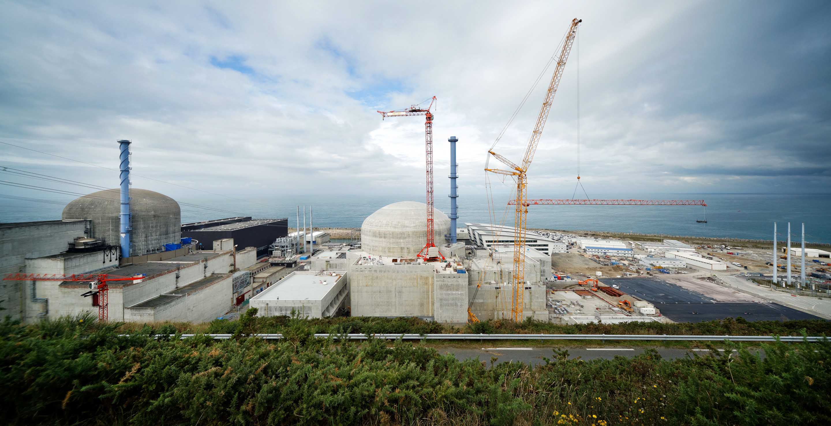 Аэс 3 энергоблок. АЭС Фламанвиль. Фламанвиль АЭС Франция. АЭС Палюэль (Франция). Франция АЭС EDF.