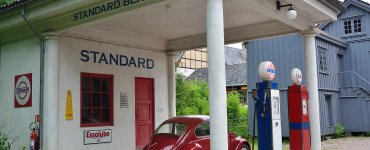 Old_Petrol_Station_at_at_Norsk_Folkemuseum Wikimedia Commons