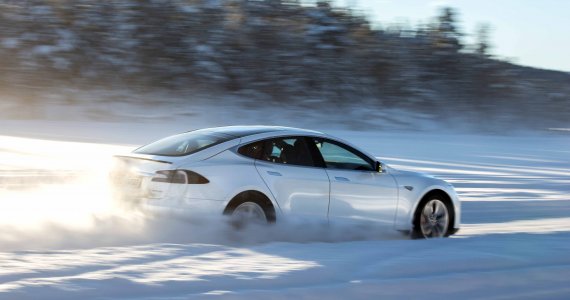 Tesla dans la neige