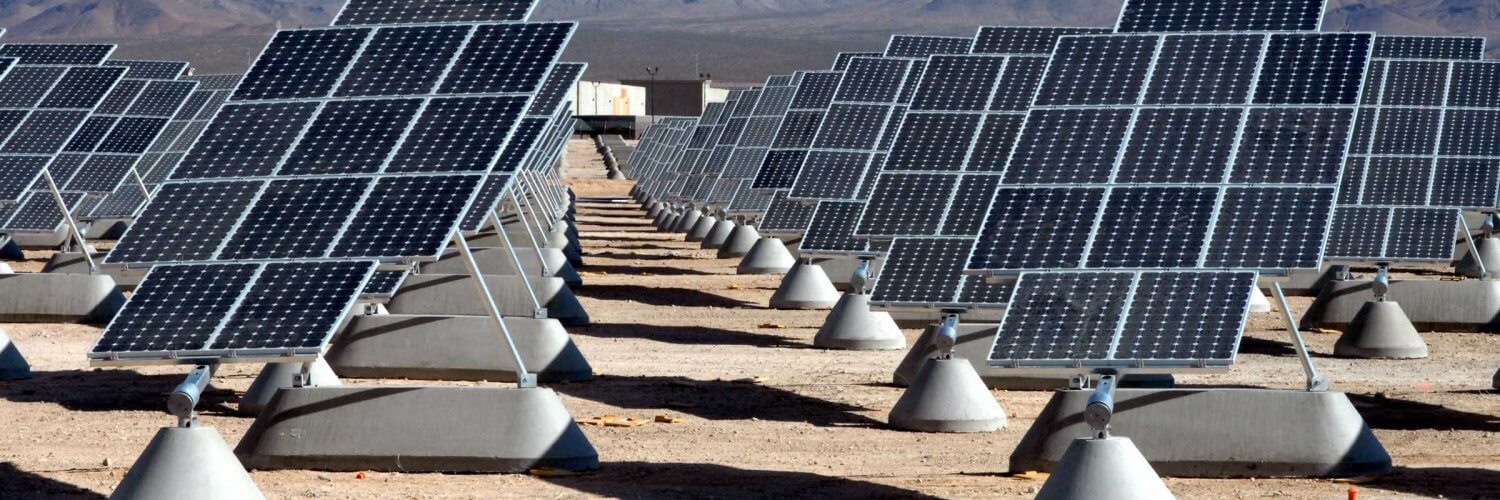 Panneaux solaires en Californie à la base aérienne Nellis