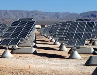Panneaux solaires en Californie à la base aérienne Nellis