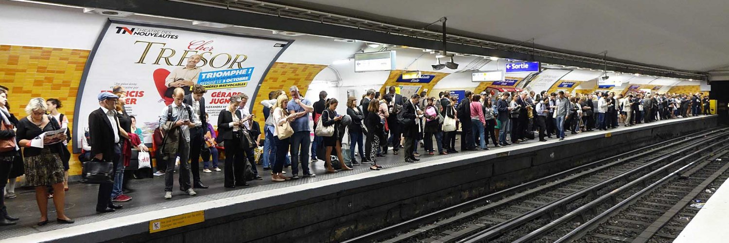 Metro Paris station Etoile wikimedia commons