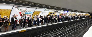 Metro Paris station Etoile wikimedia commons