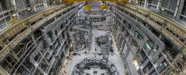ITER La base du cryostat en passe d'être installée Copyright Iter