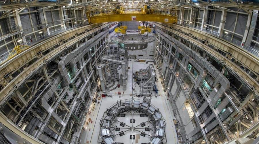 ITER La base du cryostat en passe d'être installée Copyright Iter