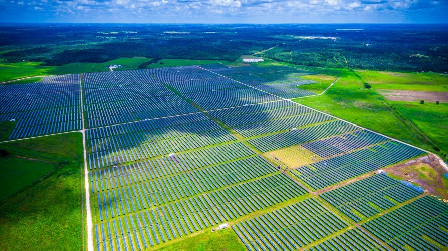 M.E.R. : des parcs solaires et éoliens en France