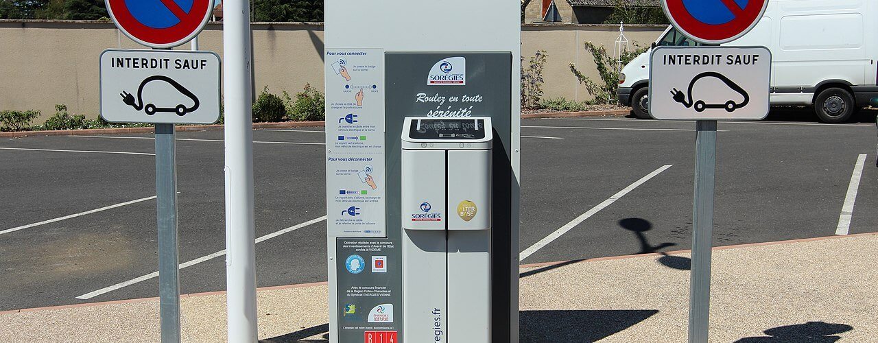 L’aventure de la recharge d’une voiture électrique sur des bornes «publiques»