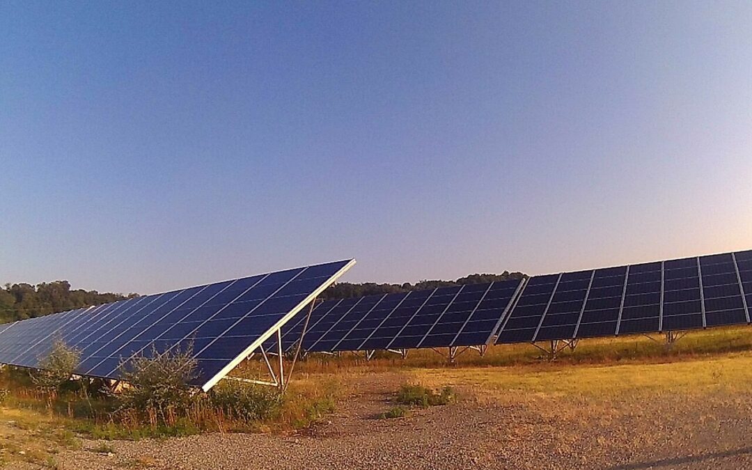 Le gouvernement s’interroge, enfin, sur ses objectifs d’investissements massifs dans le solaire